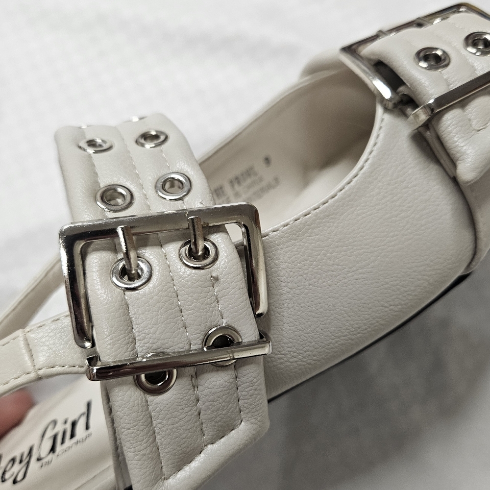 Corkys Hey Girl On The Prowl, Ivory Silver Buckle Size 9, NWOT Flats Balletcore - Picture 8 of 9